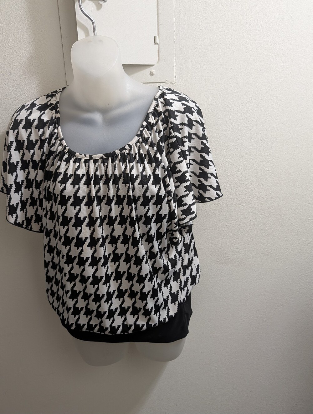new directions Black & White Houndstooth Peasant Blouse